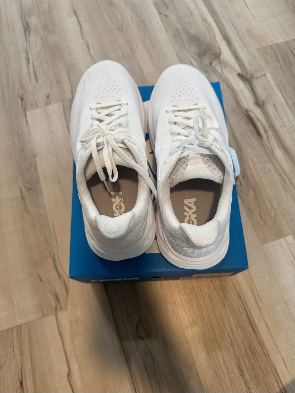 NEW Womens Hoka Clifton 10 sz. 9 WIDE